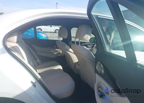 2021 Mercedes-Benz E 350 z USA, uszkodzony, nr VIN W1KZF8DB1MA951085